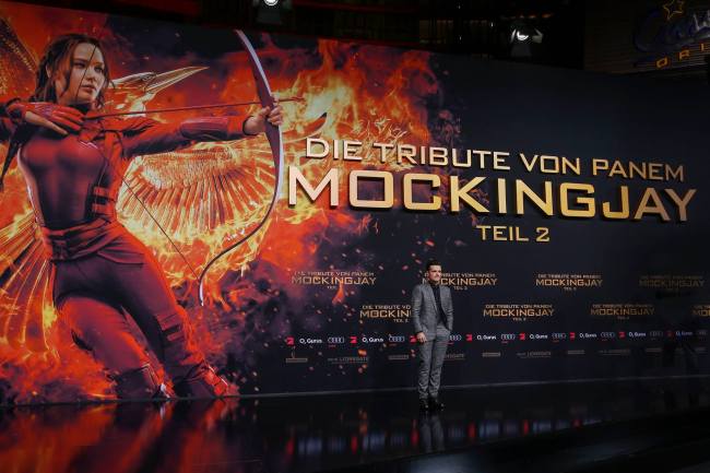 mockingjay part 2 world premiere berlin fb 20 josh horiz stage.jpg